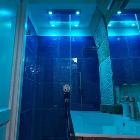 Nel Blu Dipinto Di Blu 3*