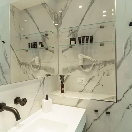 Nel Blu Dipinto Di Blu 4*